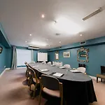 מלון The Manor 3*