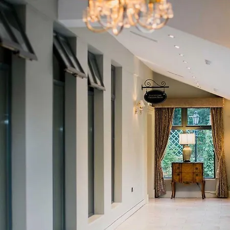 Ξενοδοχείο The Manor 3*