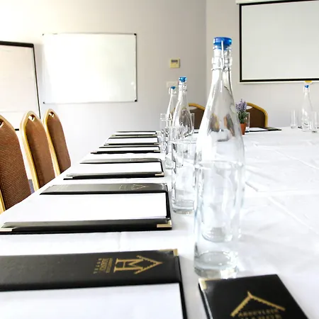 Ξενοδοχείο The Manor 3*