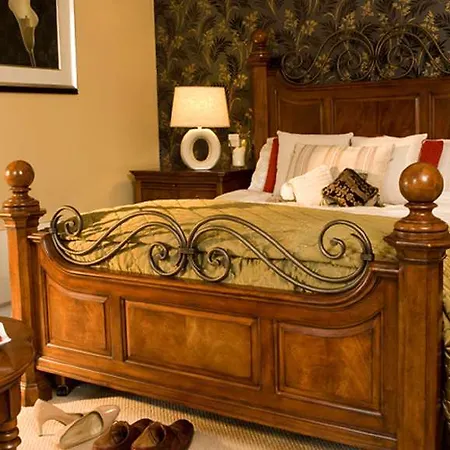 The Manor Hotel