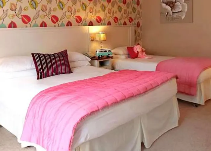 The Manor מלון 3*